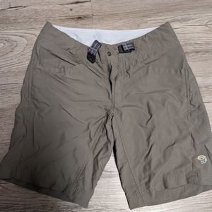 New, no tags, Mountain Hardwear hike shorts, size 2